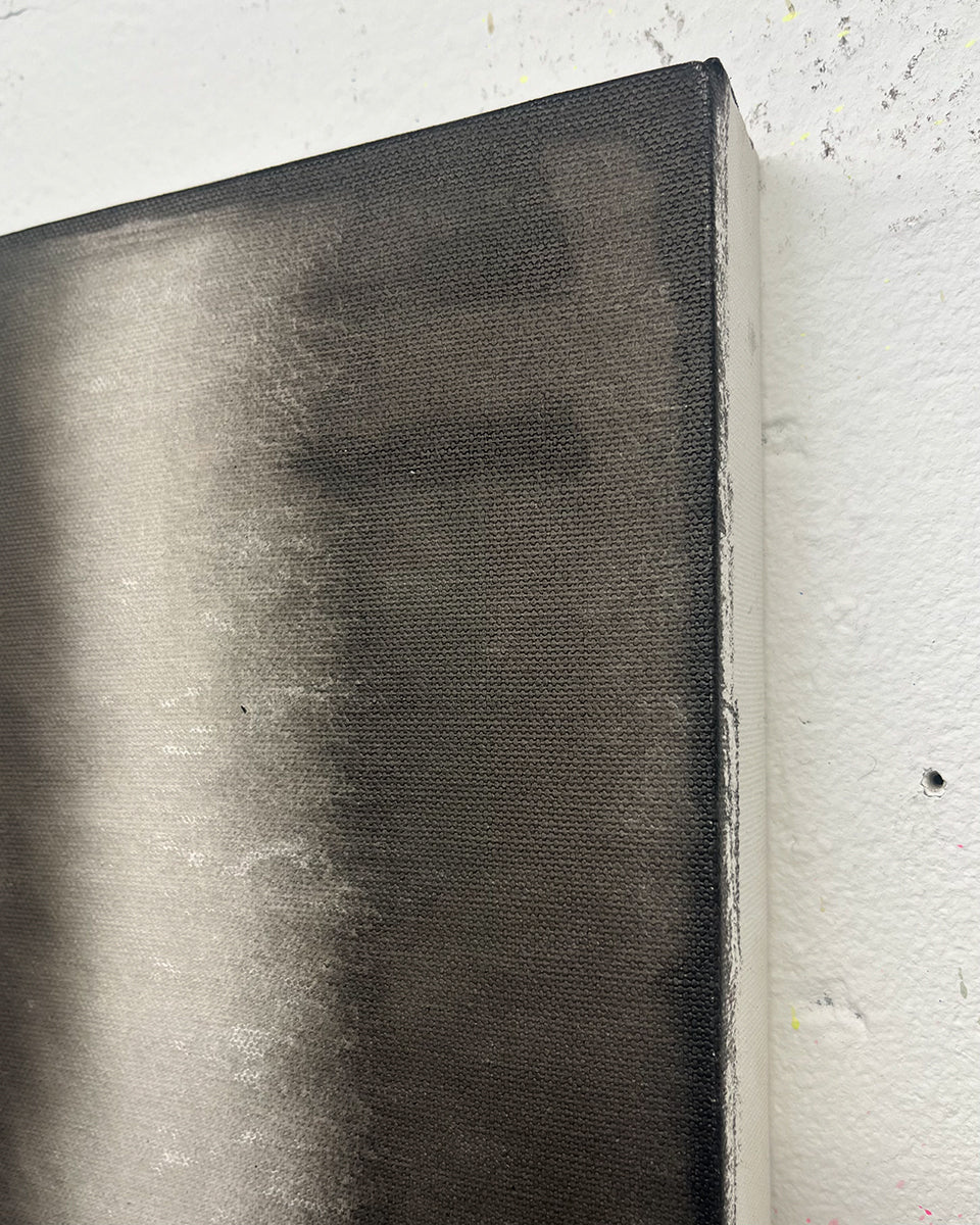 liquid_grey_black