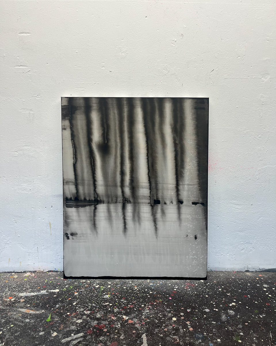 liquid_grey_black